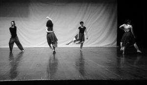 Mover o espaco atraves da danca. Autora Clara Leticia Gomes Zanetti. UFMS. 2021.